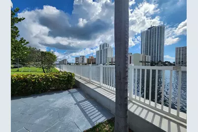 600 Parkview Dr #911, Hallandale Beach, FL 33009 - Photo 15