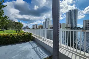 600 Parkview Dr, Hallandale Beach, FL 33009 - Photo 15