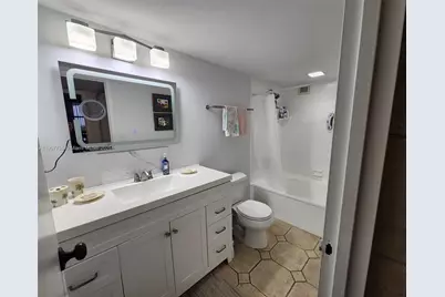 600 Parkview Dr #911, Hallandale Beach, FL 33009 - Photo 5