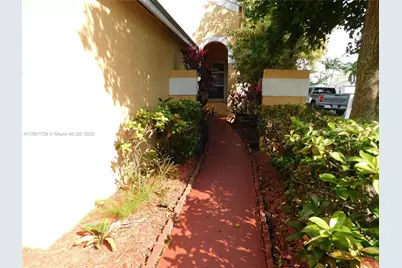 2851 W River Run Cir W #2851, Miramar, FL 33025 - Photo 3