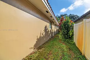 15010 Dunbarton Pl, Miami Lakes, FL 33016 - Photo 33
