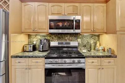 15010 Dunbarton Pl, Miami Lakes, FL 33016 - Photo 11