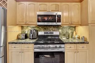 15010 Dunbarton Pl, Miami Lakes, FL 33016 - Photo 11