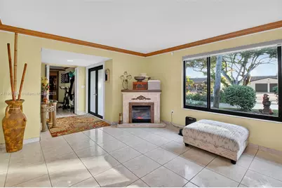 15010 Dunbarton Pl, Miami Lakes, FL 33016 - Photo 11