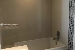 55 SW 9th St, Miami, FL 33130 - Photo 11