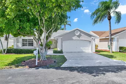 662 SE 27th Dr, Homestead, FL 33033 - Photo 1