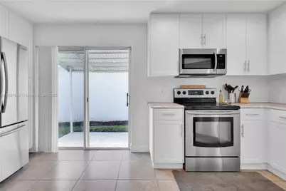 662 SE 27th Dr, Homestead, FL 33033 - Photo 17