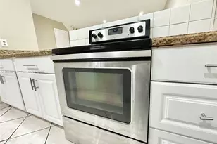 10554 NW 3rd St, Pembroke Pines, FL 33026 - Photo 9