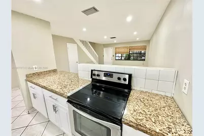 10554 NW 3rd St, Pembroke Pines, FL 33026 - Photo 15