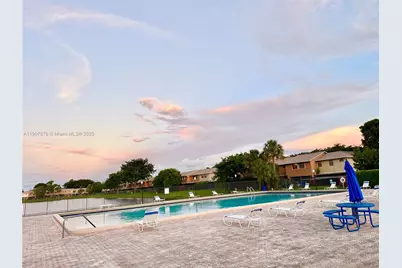 10554 NW 3rd St, Pembroke Pines, FL 33026 - Photo 61