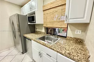 10554 NW 3rd St, Pembroke Pines, FL 33026 - Photo 11