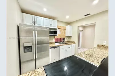 10554 NW 3rd St, Pembroke Pines, FL 33026 - Photo 19