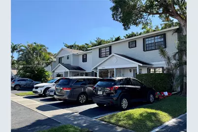 10554 NW 3rd St, Pembroke Pines, FL 33026 - Photo 1