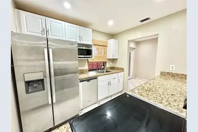 10554 NW 3rd St, Pembroke Pines, FL 33026 - Photo 17