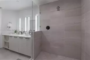 221 SW 12th St, Miami, FL 33130 - Photo 23