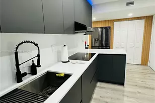 1555 W 44th Pl, Hialeah, FL 33012 - Photo 3