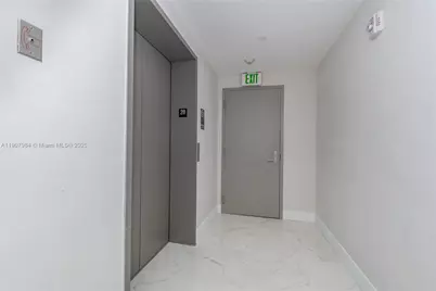 488 NE 18th St #2810, Miami, FL 33132 - Photo 3