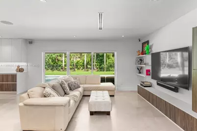 10105 SW 71st Ave, Pinecrest, FL 33156 - Photo 11