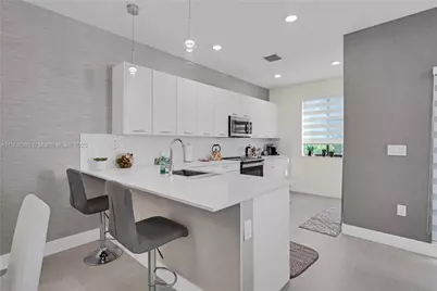 4608 NW 83rd Pkwy, Doral, FL 33166 - Photo 7