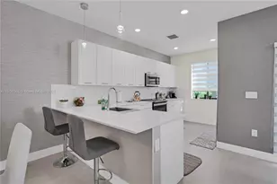 4608 NW 83rd Pkwy, Doral, FL 33166 - Photo 7