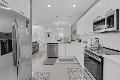 4608 NW 83rd Pkwy, Doral, FL 33166 - Photo 11