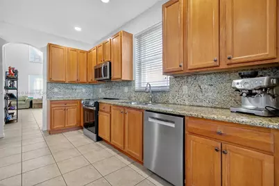 1351 NW 139th Ave, Pembroke Pines, FL 33028 - Photo 13