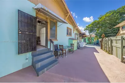 1334 SW 4th St, Miami, FL 33135 - Photo 15