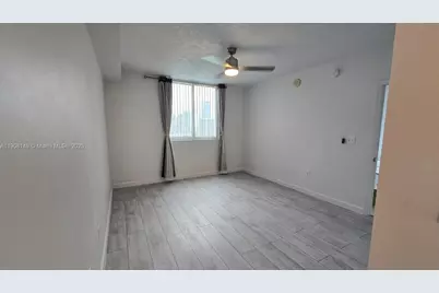 275 NE 18th St #PH-10, Miami, FL 33132 - Photo 11