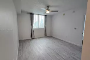 275 NE 18th St, Miami, FL 33132 - Photo 11