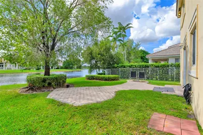 1386 Canary Island Dr, Weston, FL 33327 - Photo 5