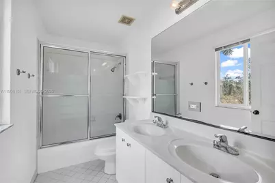 1386 Canary Island Dr, Weston, FL 33327 - Photo 31