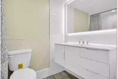 100 Ashbury Rd #103, Hollywood, FL 33024 - Photo 11