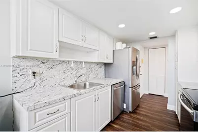 1000 Sain Charles Place #604, Pembroke Pines, FL 33026 - Photo 3