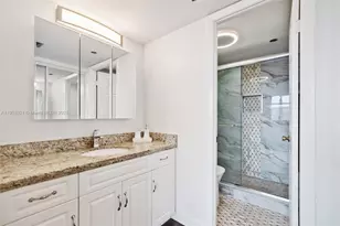 1000 Sain Charles Pl, Pembroke Pines, FL 33026 - Photo 11