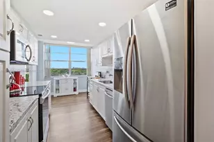 1000 Sain Charles Pl, Pembroke Pines, FL 33026 - Photo 5