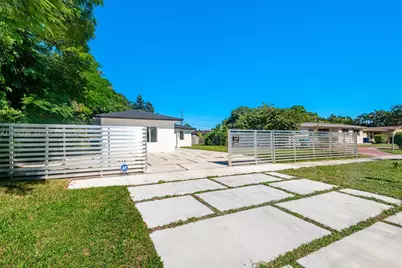 651 NE 172nd St, Miami, FL 33162 - Photo 27