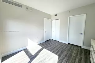 121 NE 34th St, Miami, FL 33137 - Photo 11