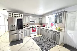 11152 SW 7th St, Sweetwater, FL 33174 - Photo 13