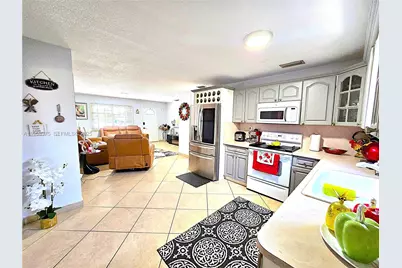 11152 SW 7th St, Sweetwater, FL 33174 - Photo 11