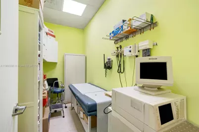 1058 SW 1st St, Miami, FL 33130 - Photo 25