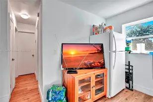 458 SW 9th St, Miami, FL 33130 - Photo 3