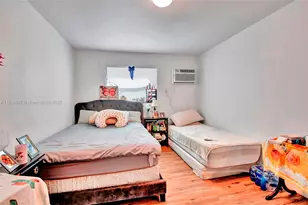 458 SW 9th St, Miami, FL 33130 - Photo 9