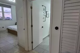 1350 NW 8th Ct, Miami, FL 33136 - Photo 13