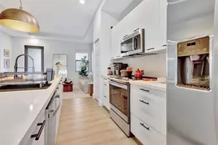 8005 NW 104th Ave, Doral, FL 33178 - Photo 7