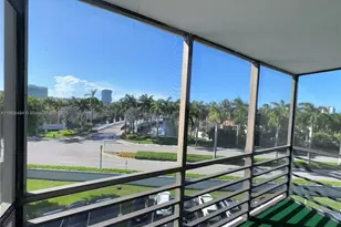 20500 W Country Club Dr, Aventura, FL 33180 - Photo 27