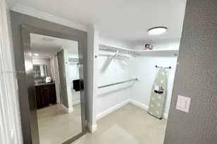 20500 W Country Club Dr, Aventura, FL 33180 - Photo 13
