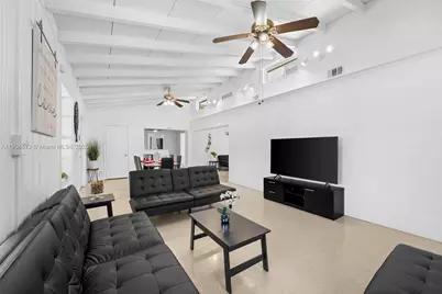 19 NE 3rd St, Dania Beach, FL 33004 - Photo 5