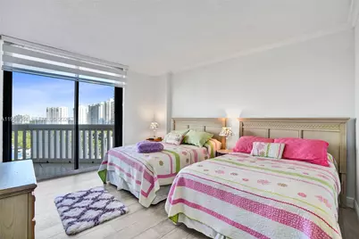 2000 Island Blvd #1710, Aventura, FL 33160 - Photo 21