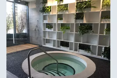 45 SW 9 St #1402, Miami, FL 33131 - Photo 15