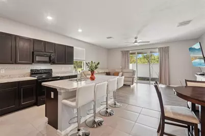 508 Glenn Cross Dr, Other City - In The State Of Florida, FL 33570 - Photo 9